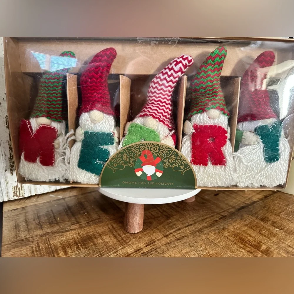 Gnome for the Holidays - Merry Garland